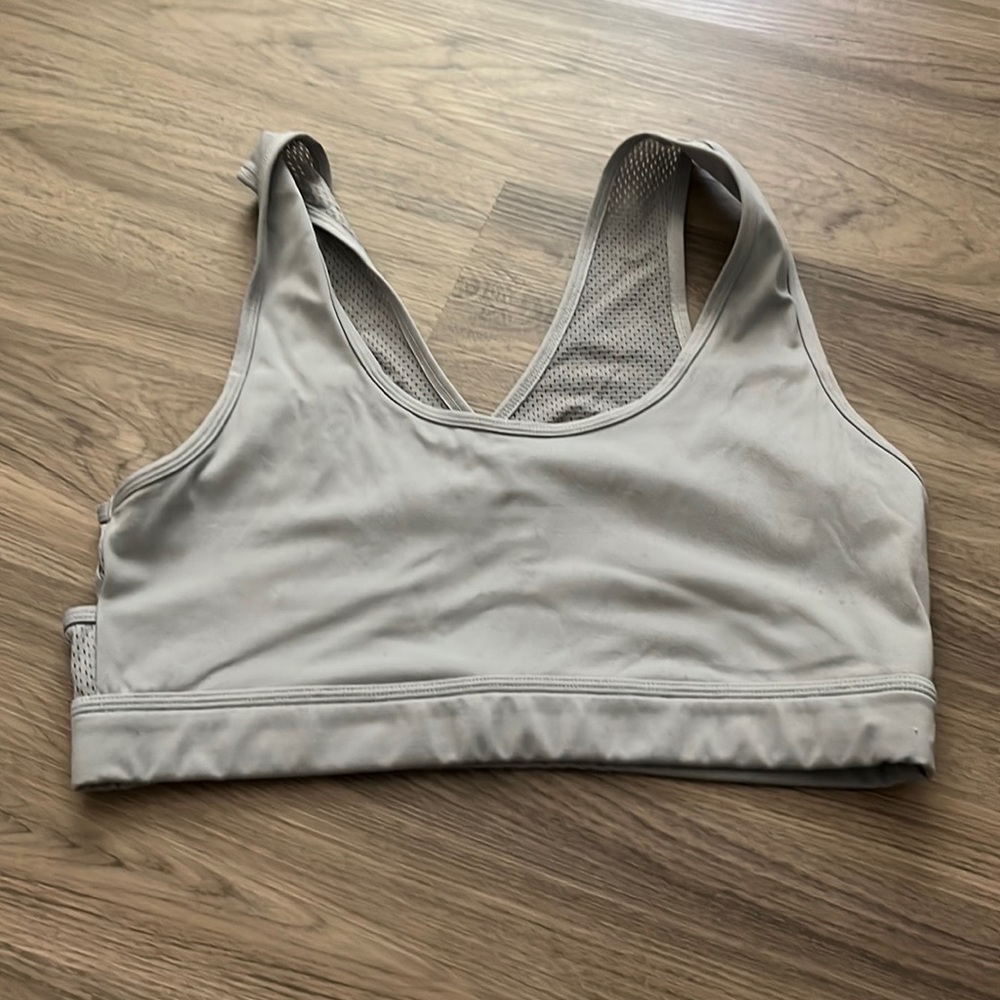Alphalete sports bra